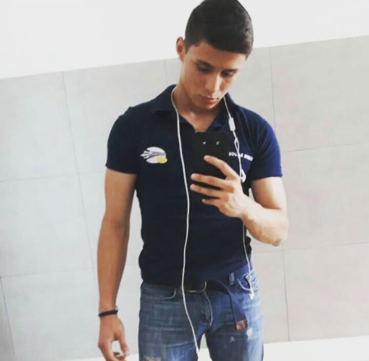 Retrato de la época de preparatoria y universidad, durante los años de inconsistencia con el gimnasio